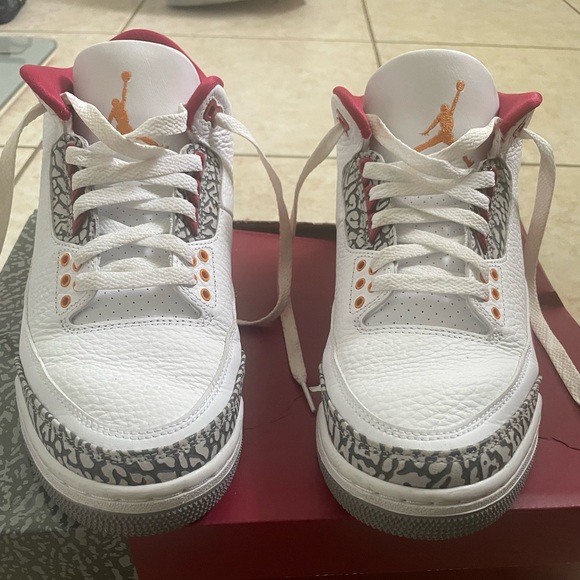 Air Jordan 3 Retro barely worn like new size 7.5 men / 8.5 women - Picture 2 of 5